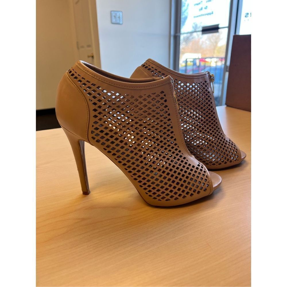 Steve Madden Mervv Tan Perforated Faux Leather Open Toe Heel Bootie sz 9